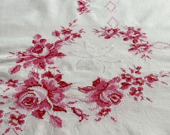 Piękny obrus. Bawełna. Haft. 260 cm x 174 cm.