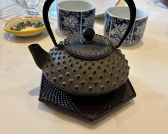 Bule e suporte de ferro fundido japonês, Nanbu Tetsubin