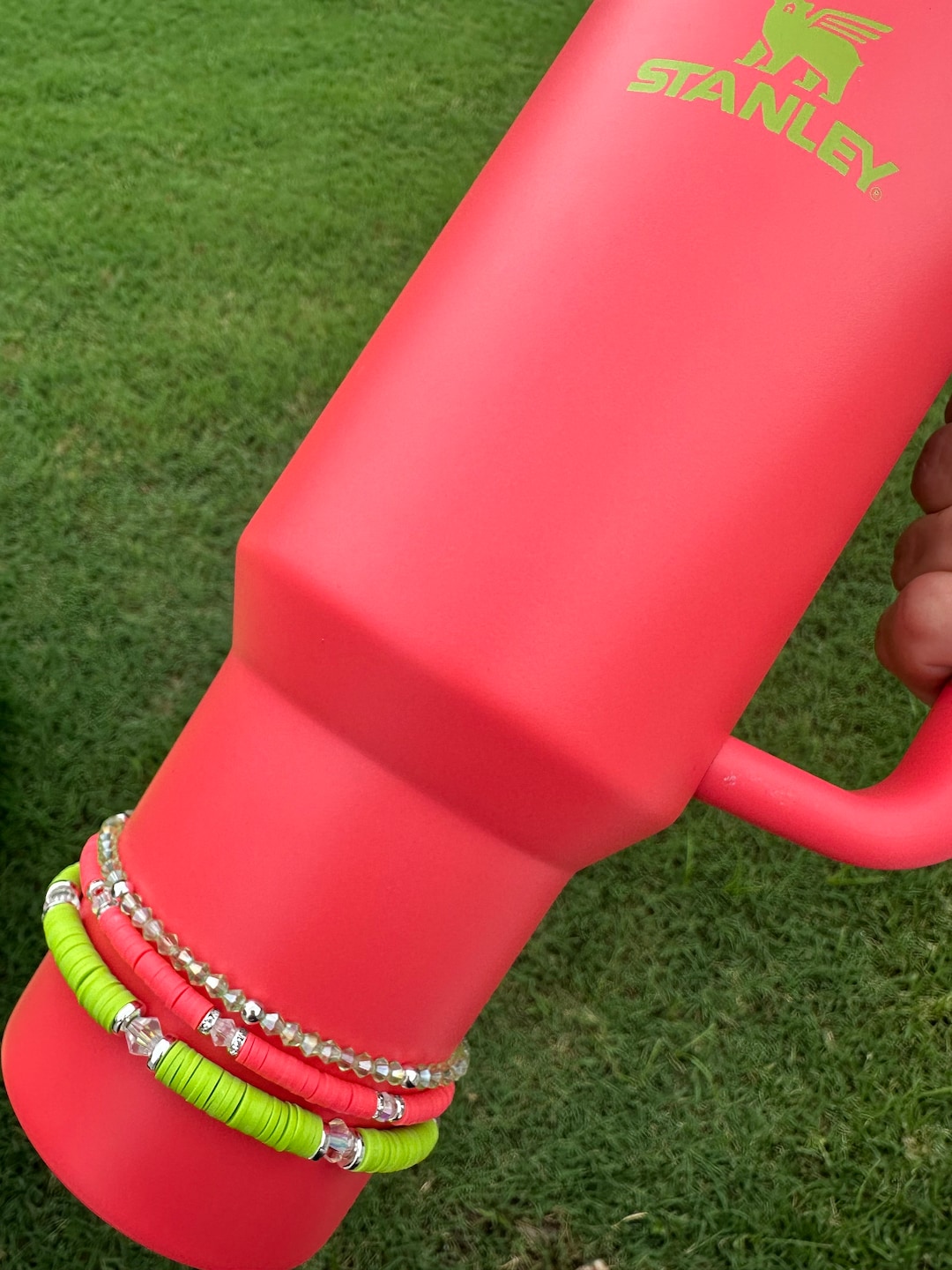 SAVITA Lot De 24 Bracelets En Silicone Avec Imprimé Floral Sur Le Thème Des Dessins Animés Hawaïens Rouge, Bleu Et Rose - Fournitures De Fête à Thème Hawaïen Pour Décorations De Fête