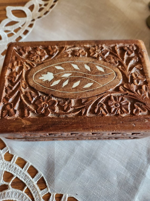 Hand carved wood jewelry box flower Gem