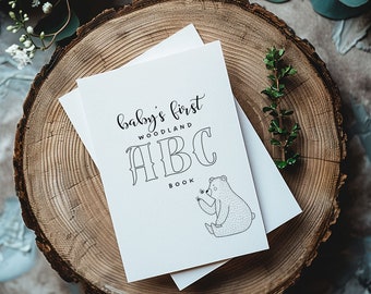 Zabawa na baby shower z książką „ABC Book”, zwierzęta leśne, kolorowanka z alfabetem, pamiątka, gra imprezowa, grafika do druku, motyw leśny, neutralność płciowa