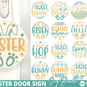 Puede incluir: Un letrero de puerta de Pascua de madera con la palabra "EASTER" en un diseño recortado, orejas de conejo y huellas de patas. El letrero está colgado en una puerta. La imagen también muestra una colección de diseños SVG con temática de Pascua.