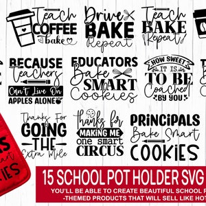 Pode incluir: Um conjunto de 15 designs SVG preto e branco para porta-panelas escolares. Os designs apresentam várias frases e imagens com tema escolar, como "Teachers Bake Smart Cookies" e "How Sweet It Is To Be Taught By You".