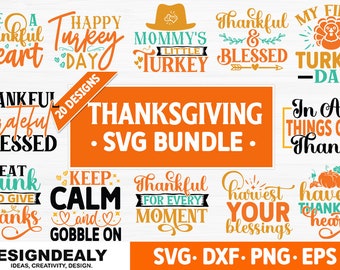 Puede incluir: Un conjunto de 20 diseños SVG con temática de Acción de Gracias. Los diseños presentan varias frases e imágenes, que incluyen "Happy Turkey Day", "Mommy's Little Turkey", "Thankful & Blessed", "My First Turkey Day", "In All Things Give Thanks", "Eat Drink and Give Thanks", "Keep Calm and Gobble On", "Thankful for Every Moment", "Harvest Your Blessings" y "Have a Thankful Heart".
