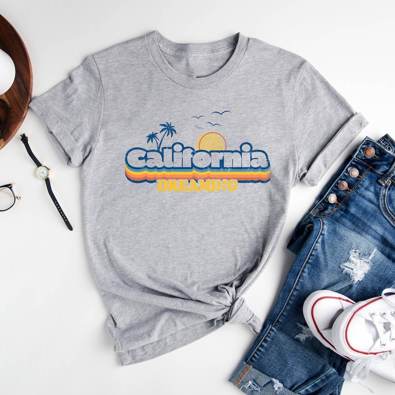 California Dreaming T-Shirt: Retro Style Tee, LA Local Gift Bild 3