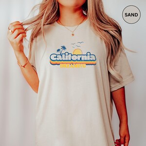 California Dreaming T-Shirt: Retro Style Tee, LA Local Gift Bild 7