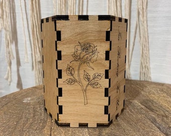 Pot de fleurs découpé au laser (en bois)