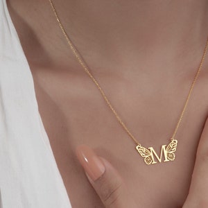Collar con nombre y letra con mariposa, collar con letras personalizado, collar con letras grandes, collar chapado en oro, collar con monograma, collar de abuela