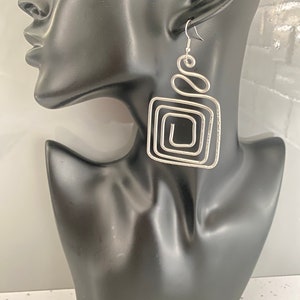 Aluminium Draht Labyrinth Ohrringe