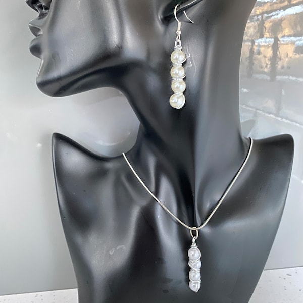 Boucles d'oreilles et collier en perles