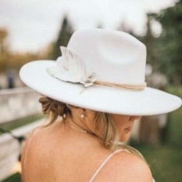 Bridal Western Hat with Leather Feather Band | White or Cream | Boho Bride Wide Brim Hat | Customizable Cowgirl Wedding Look