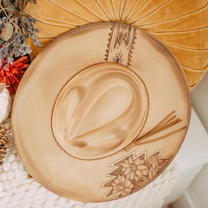 Hut mit Pyrographie Sonnenblume und Azteken-Design | Breite Krempe oder Cowboy Stil
