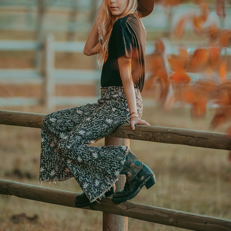 Pantalon à motif cloche pour jeune, Black Cactus Pantalon évasé en denim western pour enfant image 1