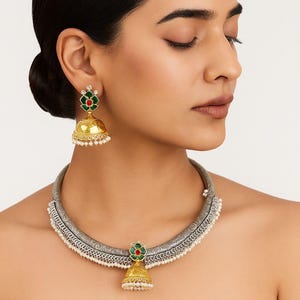 Conjunto de collar y joyas vintage de hasli oxidado meenakari con esmalte bicolor y jhumkas.