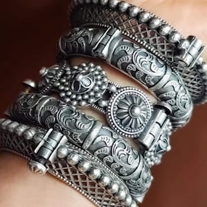 Dual Tone Silver Oxidized Bangle Bracelet for Women Openable Dual Tone Silver Oxidized Bangle Bracelet for Women Openable