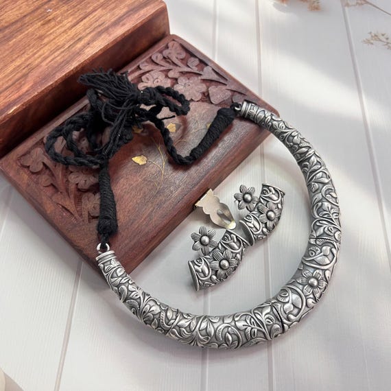 Oxidized Silver Flower Hasli Necklace Set: Vintage Boho Jewelry