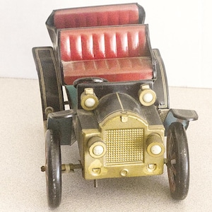 Vintage Modern Toys No. 27579 Ford Model T &quot;Tin Lizzy&quot; Lever-Action Tin Toy Car