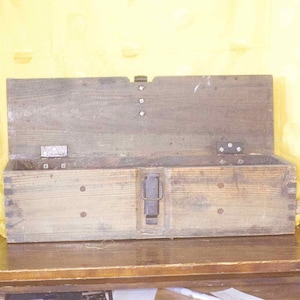 1943 German &#39;Sonderkart.6 le.F.H.18&#39; Wooden Transport Box