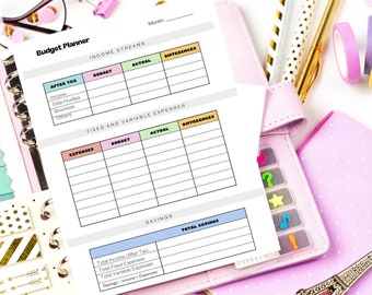 Könnte beinhalten: Ein druckbarer Budgetplaner mit Abschnitten für Einkommensströme, feste und variable Ausgaben sowie Ersparnisse. Der Planer hat ein rosa-grünes Farbschema und enthält Spalten für Budget, Ist-Wert und Differenzen.