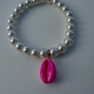 Faux Pearl Stretchy Bracelet with Shell Charm, pink