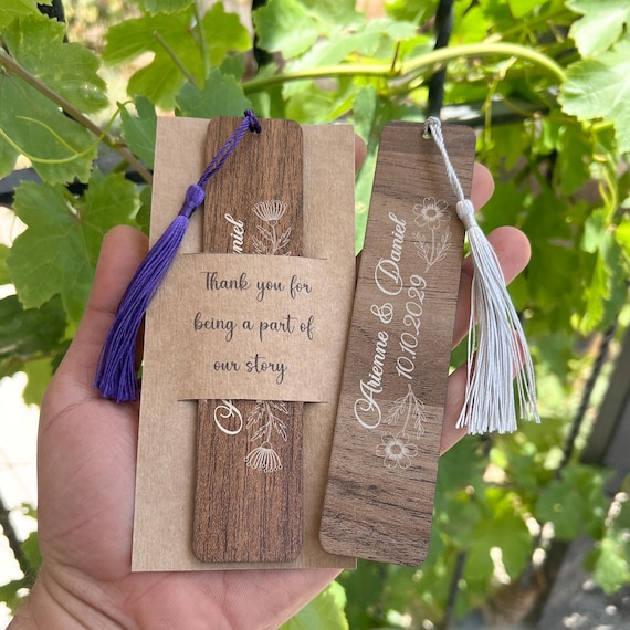 Custom Wooden Bookmarks Wedding Favors for Guests, Rustic Wedding Party gifts, Bridal Shower Favors in Bulk, Save the Date, Wildflower