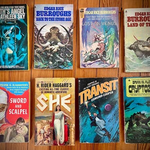 8 Sci-Fi & horror retro paperbacks