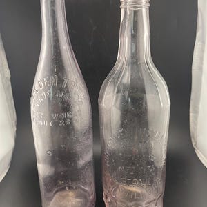 Vintage rosa getönte Flaschen Bar Dekor Küche Dekoration Whiskyflasche Ahornsirupflasche New England Ohio