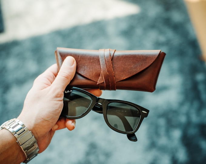 Glossy Leather Sunglasses Case – Minimal Slim Eyewear Sleeve, Travel Gift