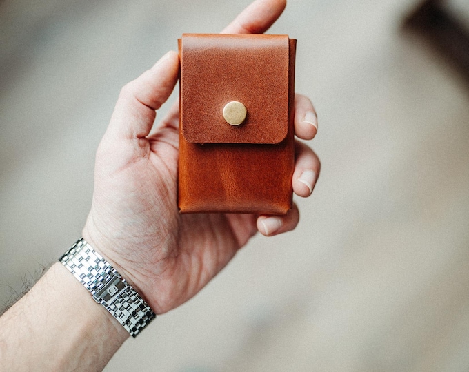 The Reeve Snap Gloss: Minimalist Leather Wallet with Mirror Finish