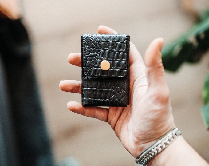 Crocodile World's Most Minimalist Wallet Snap Edition