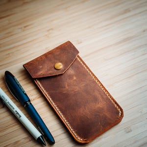 Handmade Leather Pen Case, Genuine Leather Pen Holder, Classic Leather Pencil Pouch, Durable Pen Carrying Bag, Timeless Design