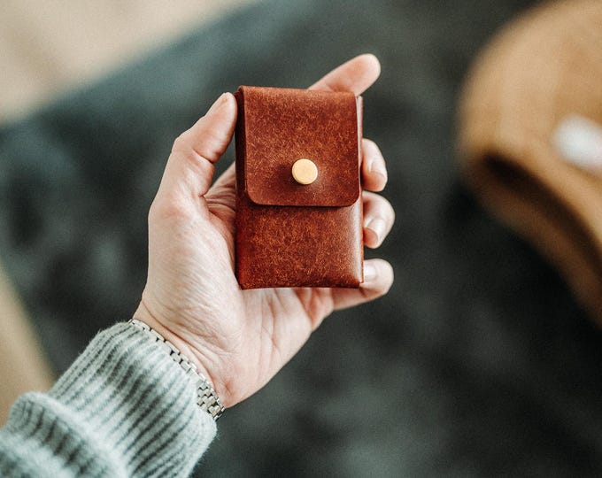 The Reeve Snap Pueblo: Minimalist Leather Wallet with Matte Finish