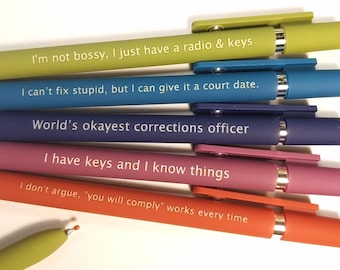 Bolígrafos personalizados para oficiales de prisiones | Juego de 5 bolígrafos suaves al tacto con grabado láser personalizado | Regalos divertidos / Guardia de prisión penitenciaria