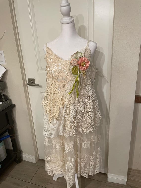 chic, prom, dresses, boho, jewelry, wedding removable corsage. Short & Sassy, lace, doily shabby chic