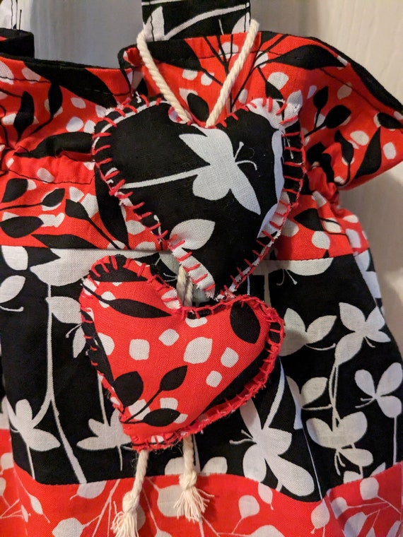 Handcrafted Red and Black Heart Pattern Bag Amazon.com: Red Heart Shape Pattern Black Background  main image 2