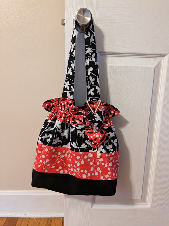 Handcrafted Red and Black Heart Pattern Bag Amazon.com: Red Heart Shape Pattern Black Background  main image 4