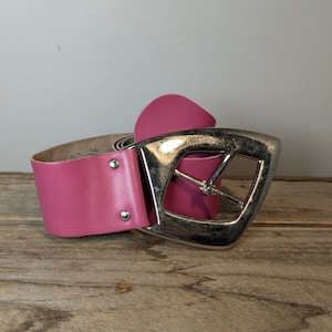 Vintage PINK CENTURY Canada Funky Asymetrischer Leder Taillen Gürtel, Größe M-L, übergroße silberfarbene Schnalle, Groovy Accessoire