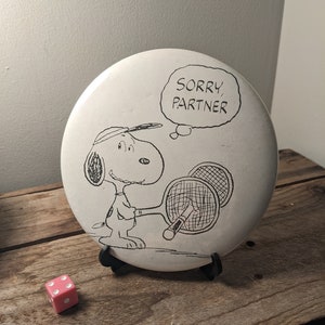 RARE OVERSIZED vtg Snoopy Tennis Peanuts 6'' pin BUTTON - 60s-70s - cardboard back, wall hanging, self-standing collectible pop art pin