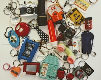 EVERY DAY OBJECTS #2 keychain galore, vintage 70&#39;s to 90&#39;s, Camera, lantern and much more, keyring collection, please read description!