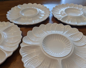 Juego vintage de 4 platos divididos en forma de flor blanca para aperitivos, fondues, verduras y salsas.