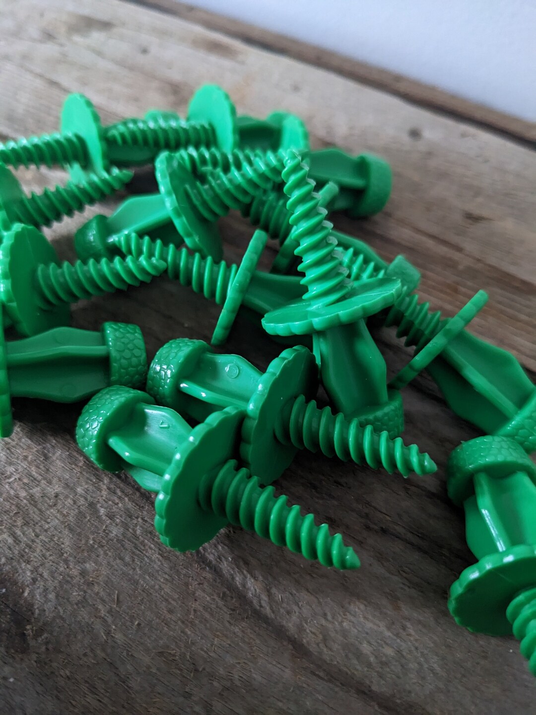Vintage GREEN Plastic CORN HANDLE, Knob Screw Corn on the Cob, Holders