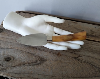 1950's Mid Century Butterscotch Bakelite cake knife, pie spatula, cheese knife, spreader knife, kitchen accessory