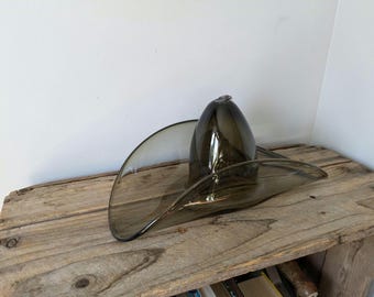 SÄLLSYNT! Vintage Robin Mix Tunbridge Glassworks cowboyhatt från 1970-talet, handblåst glashatt, unik skulptur, rökigt glas