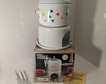 Olla para fondue vintage de los años 80, juego completo de 11 piezas, patrón de cuadrícula, colores primarios, triángulos, pop new wave, NOS en caja original, ¡nunca usada!