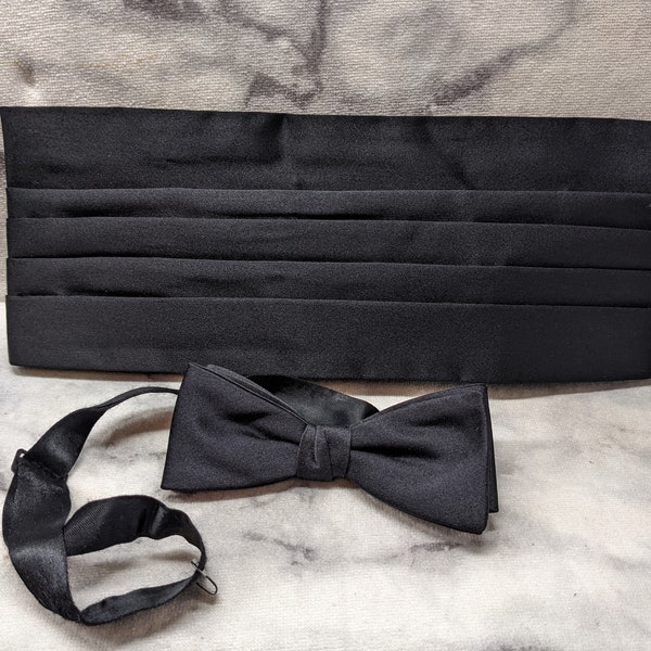 Vintage black pleated Harry Rosen Cummerbund 100% silk, adjustable, size 36-42 + bow tie