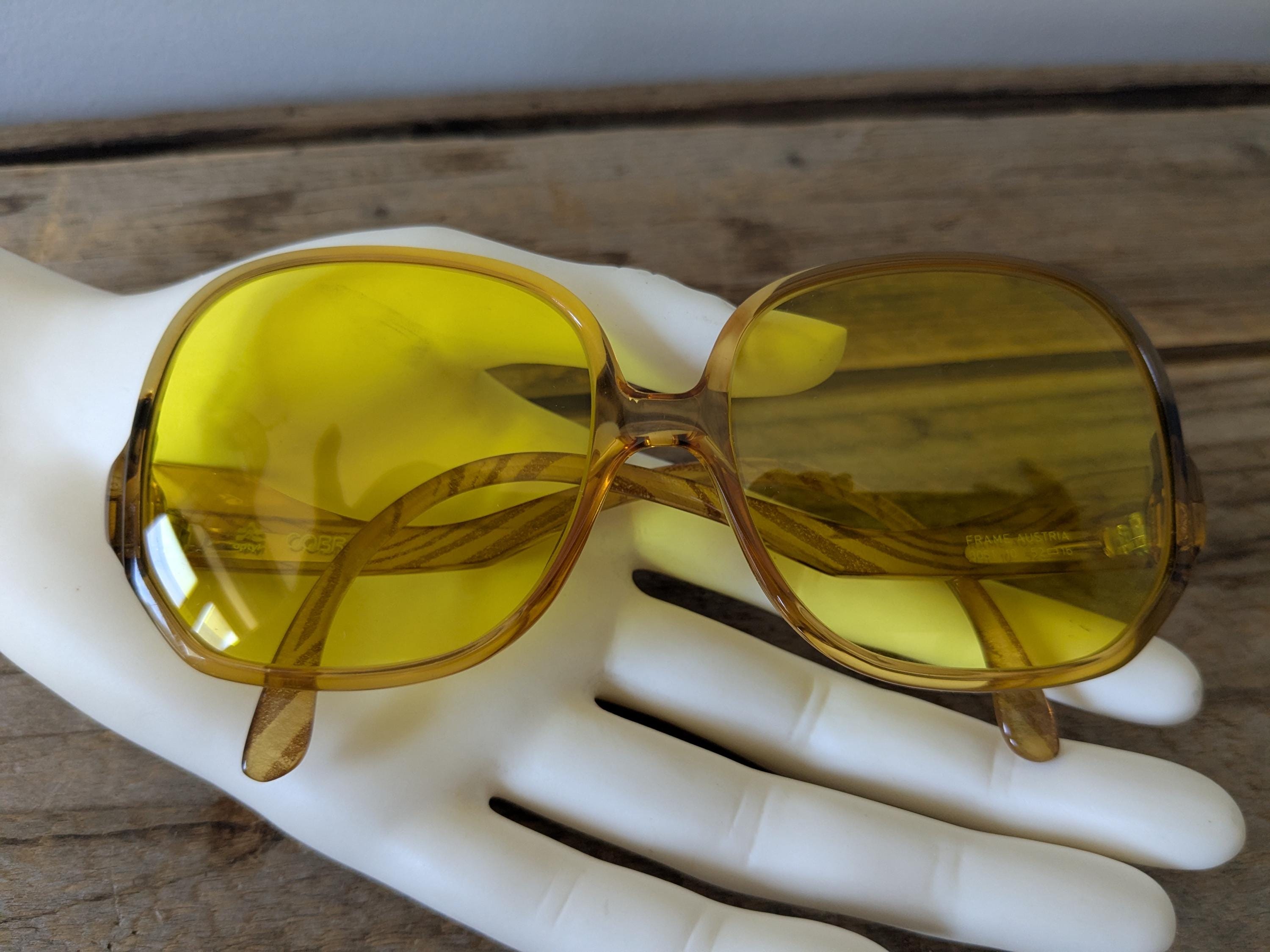 サングラス BUSTOUT Bustout Eyewear - COBRA ORO - ucr (COBRA ORO UCR) Sunglasses Gigi Hadid Bulgari BV 6088 col. 20144Z gold
