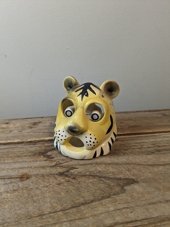 Vintage T.T. Tiger Nodder Ashtray, Ceramic MCM Barware, Made in