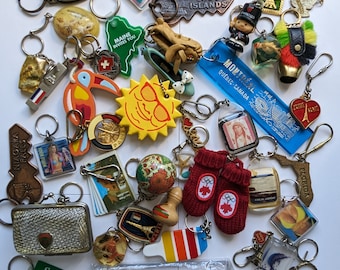 AROUND THE WORLD Part#4 keychain galore, vintage 70's to 90's, Hawaii, Paris and much more, keyring collection, please read description!