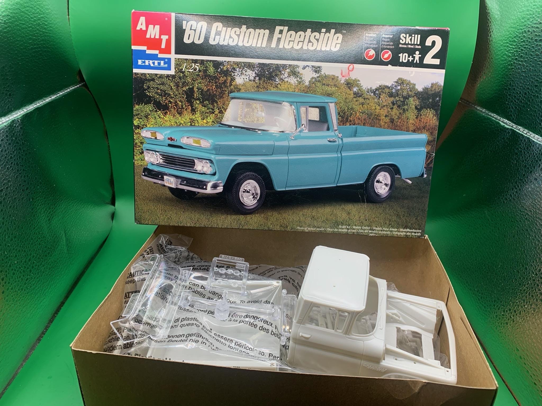 AMT（ERTL）社製1/25スケール「1960 シボレー カスタム・フリートサイド ピックアップ」 Amazon | AMT 1/25 1960年型 シェビー カスタム フリートサイド