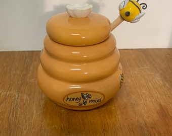 Ceramic honey pot